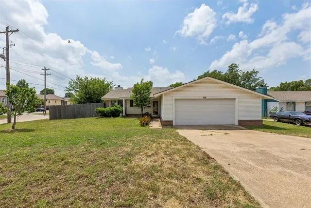 Photo 2 — 830 Douglas Drive, Norman, OK 73069