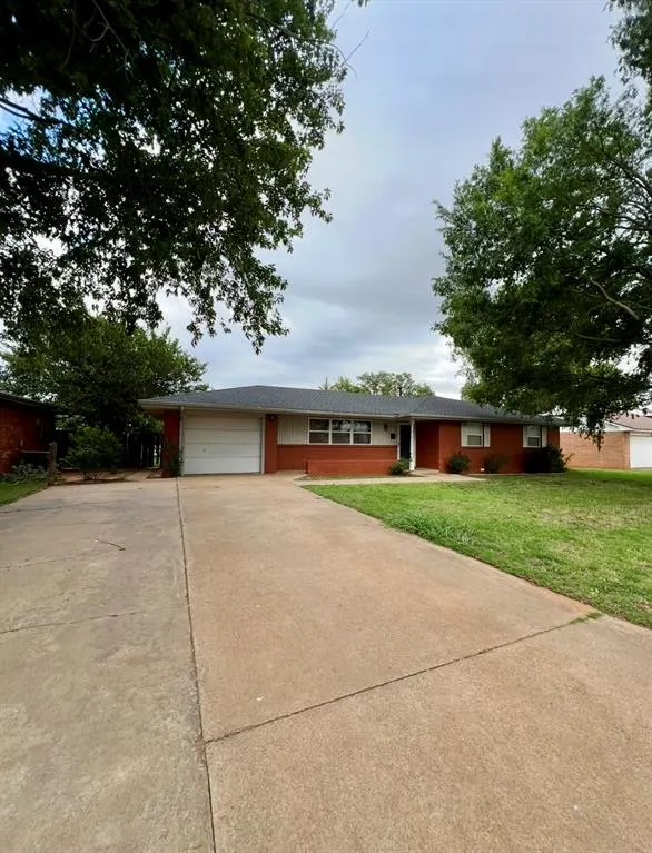 Photo 3 — 412 N Nevada Street, Weatherford, OK 73096