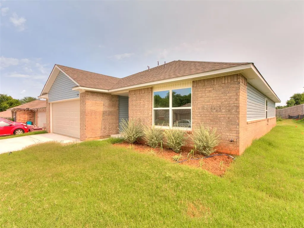 Photo 3 — 814 Twin Lakes Drive, Noble, OK 73068