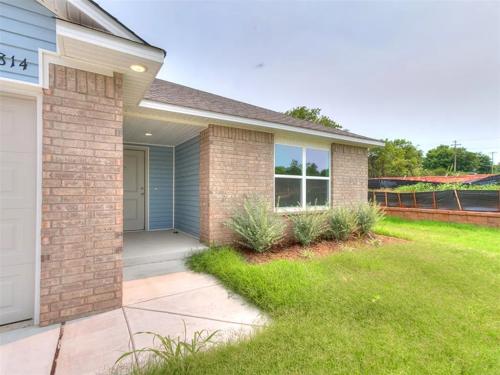 Photo 4 — 814 Twin Lakes Drive, Noble, OK 73068