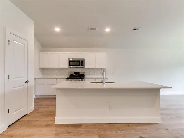 Photo 8 — 814 Twin Lakes Drive, Noble, OK 73068