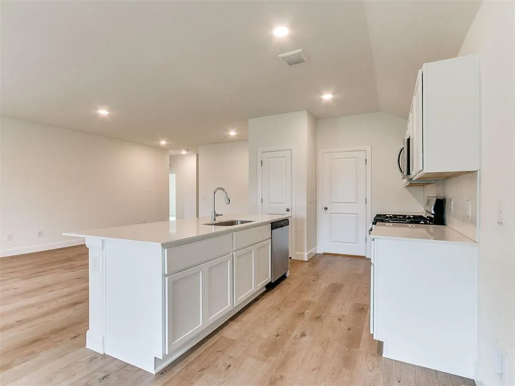 Photo 10 — 814 Twin Lakes Drive, Noble, OK 73068