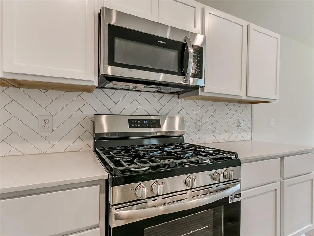 Photo 13 — 814 Twin Lakes Drive, Noble, OK 73068