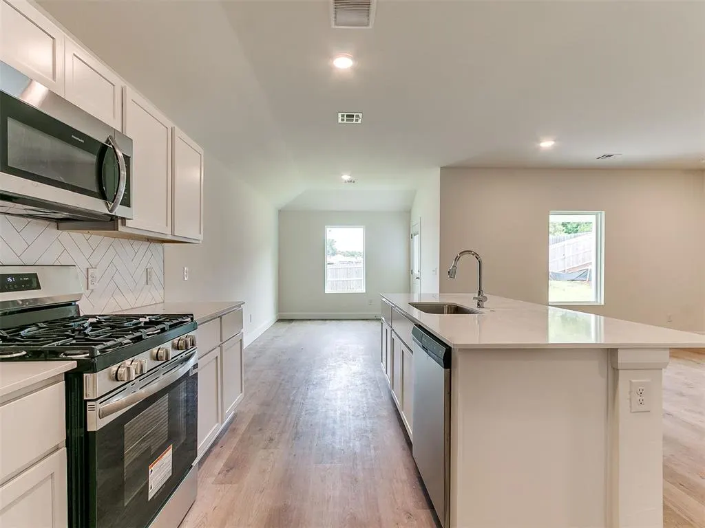 Photo 14 — 814 Twin Lakes Drive, Noble, OK 73068