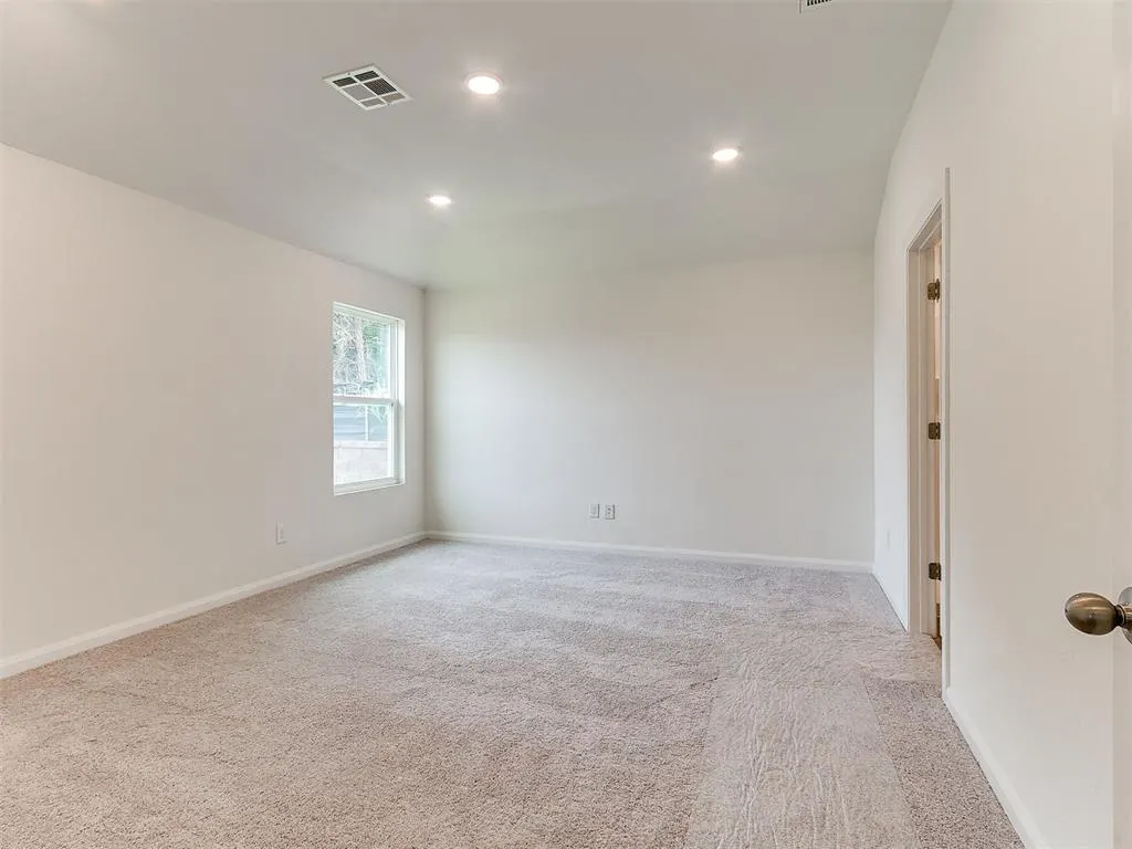 Photo 18 — 814 Twin Lakes Drive, Noble, OK 73068