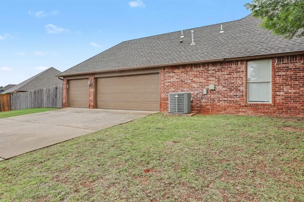 Photo 33 — 1901 Apache Trail, Edmond, OK 73003