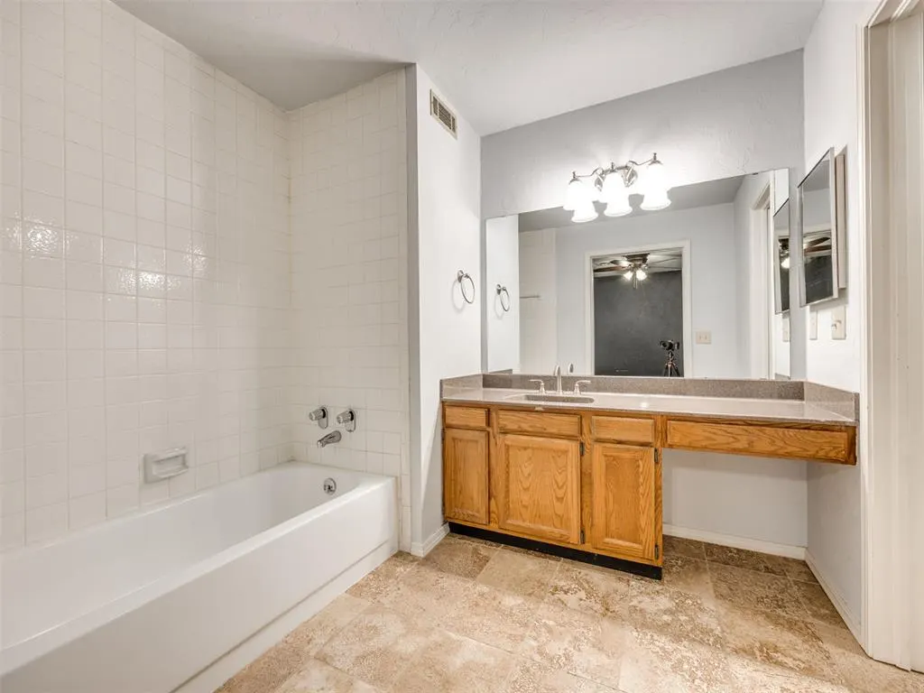 Photo 16 — 4400 Hemingway Drive 219, Oklahoma City, OK 73118
