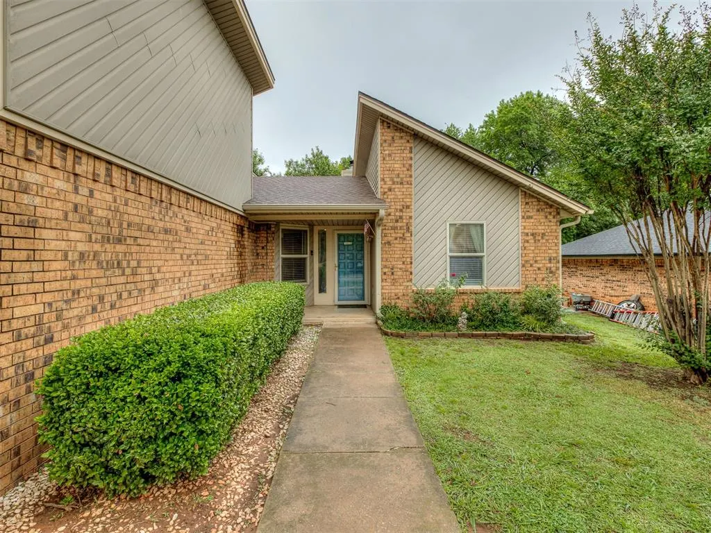 Photo 3 — 2102 Oak Forest Drive, Norman, OK 73071
