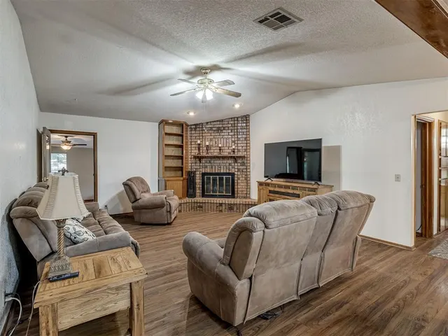 Photo 8 — 2102 Oak Forest Drive, Norman, OK 73071