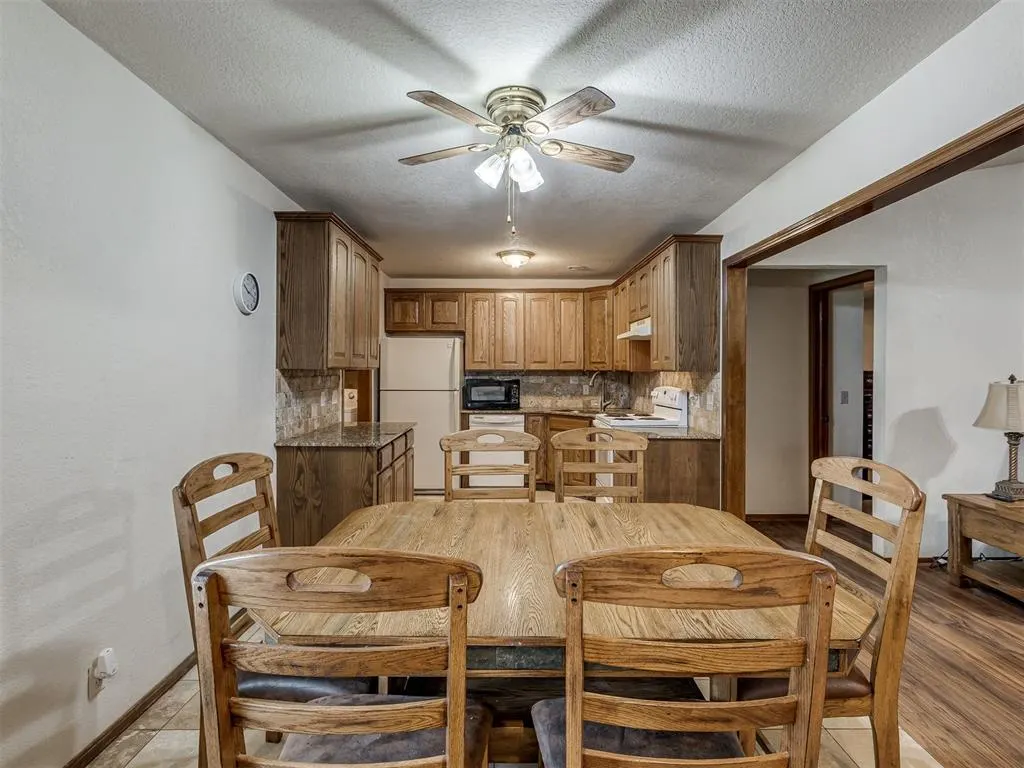 Photo 12 — 2102 Oak Forest Drive, Norman, OK 73071
