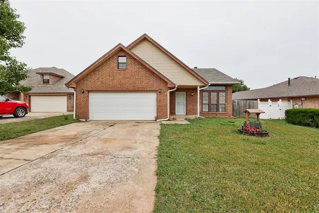 Photo 2 — 1113 NE 9th Court, Moore, OK 73160