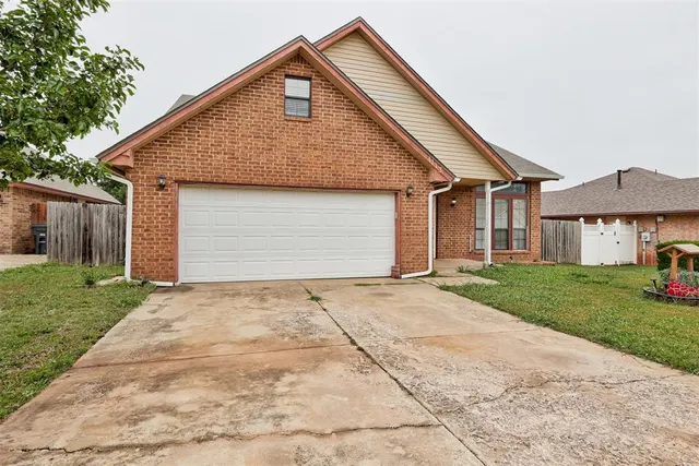 Photo 3 — 1113 NE 9th Court, Moore, OK 73160