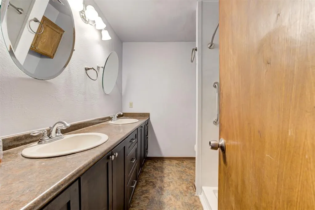 Photo 27 — 1113 NE 9th Court, Moore, OK 73160