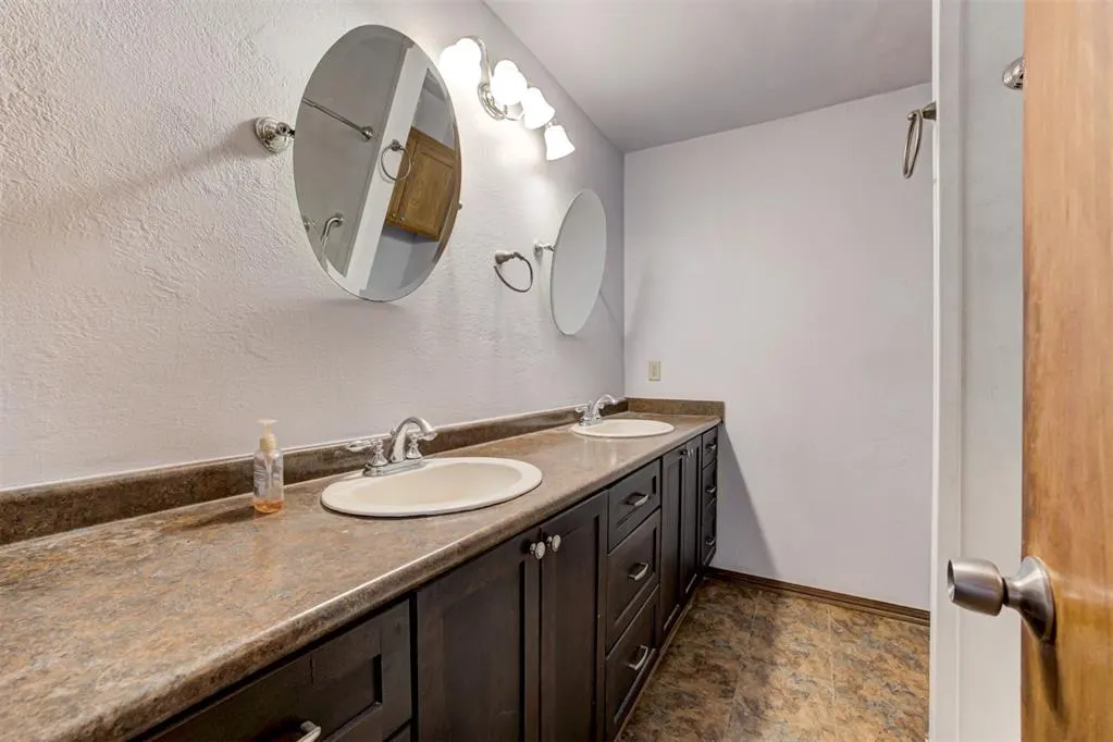 Photo 28 — 1113 NE 9th Court, Moore, OK 73160