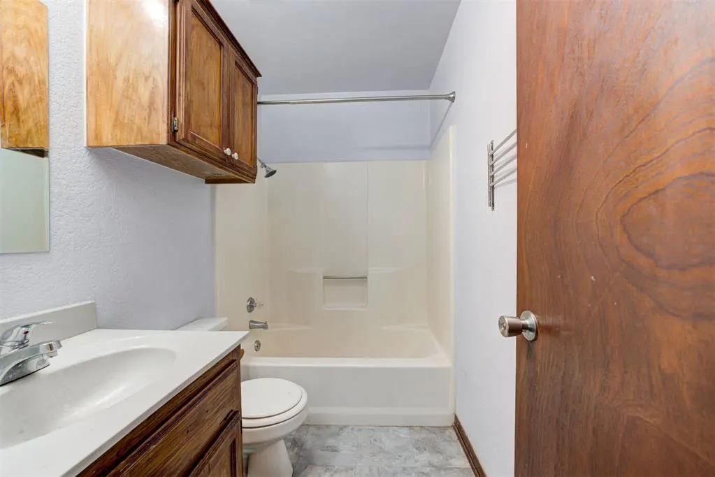 Photo 38 — 1113 NE 9th Court, Moore, OK 73160