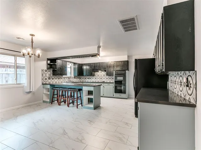 Photo 8 — 4812 NW 74th Street, Oklahoma City, OK 73132