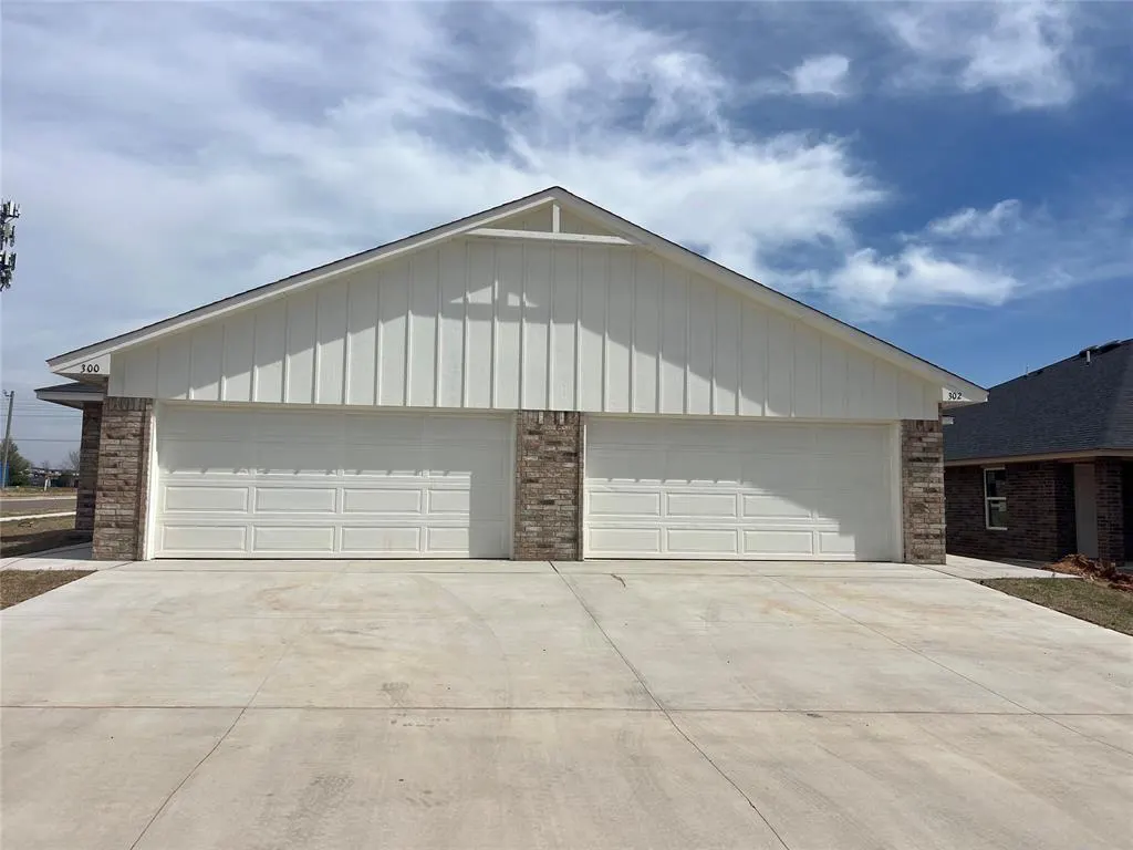 Front exterior — 306 Liam Drive, Yukon, OK 73099