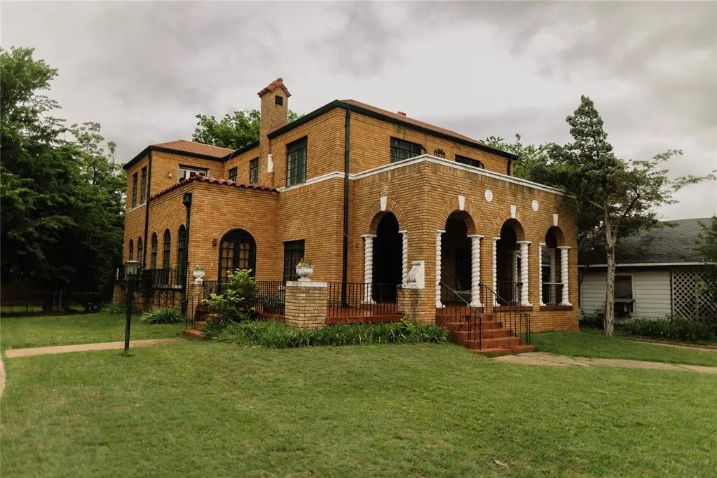 Front exterior — 1224 W Minnesota Avenue, Chickasha, OK 73018