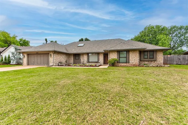 Photo 2 — 12913 Burlingame Avenue, Oklahoma City, OK 73120
