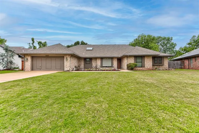 Photo 3 — 12913 Burlingame Avenue, Oklahoma City, OK 73120