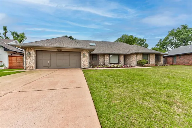 Photo 4 — 12913 Burlingame Avenue, Oklahoma City, OK 73120