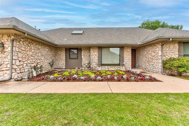 Photo 5 — 12913 Burlingame Avenue, Oklahoma City, OK 73120