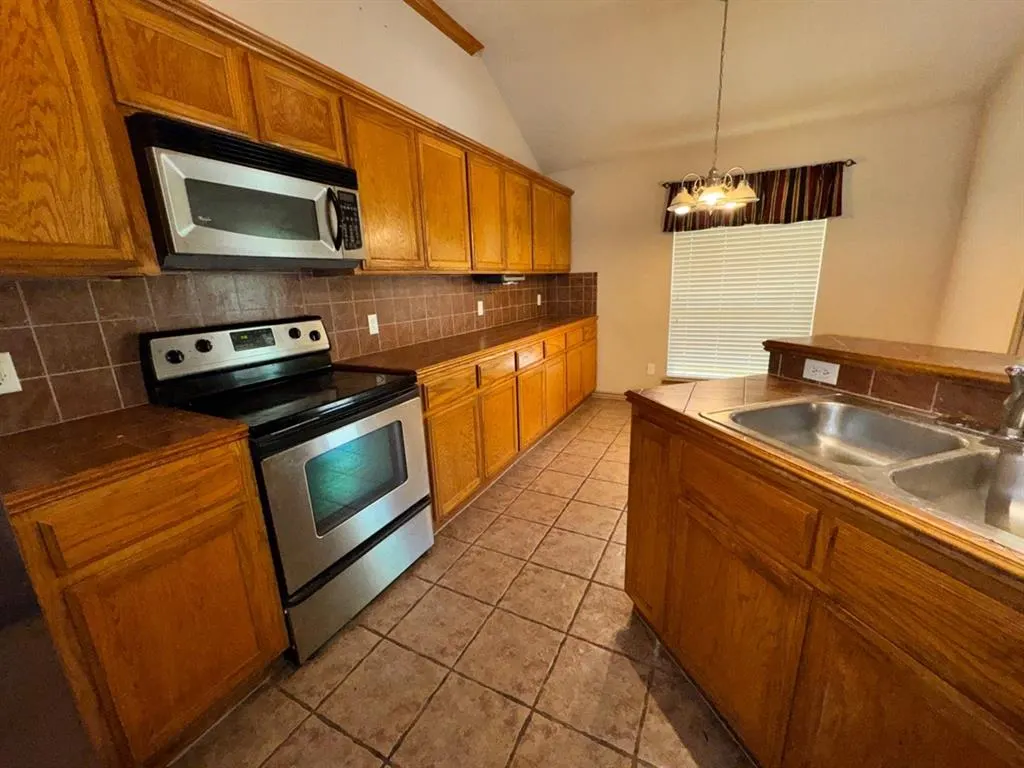 Photo 6 — 1424 Teakwood Drive, Norman, OK 73071