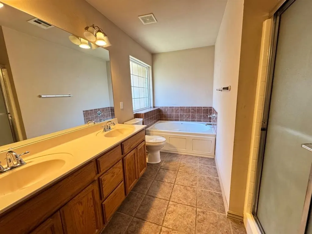 Photo 11 — 1424 Teakwood Drive, Norman, OK 73071