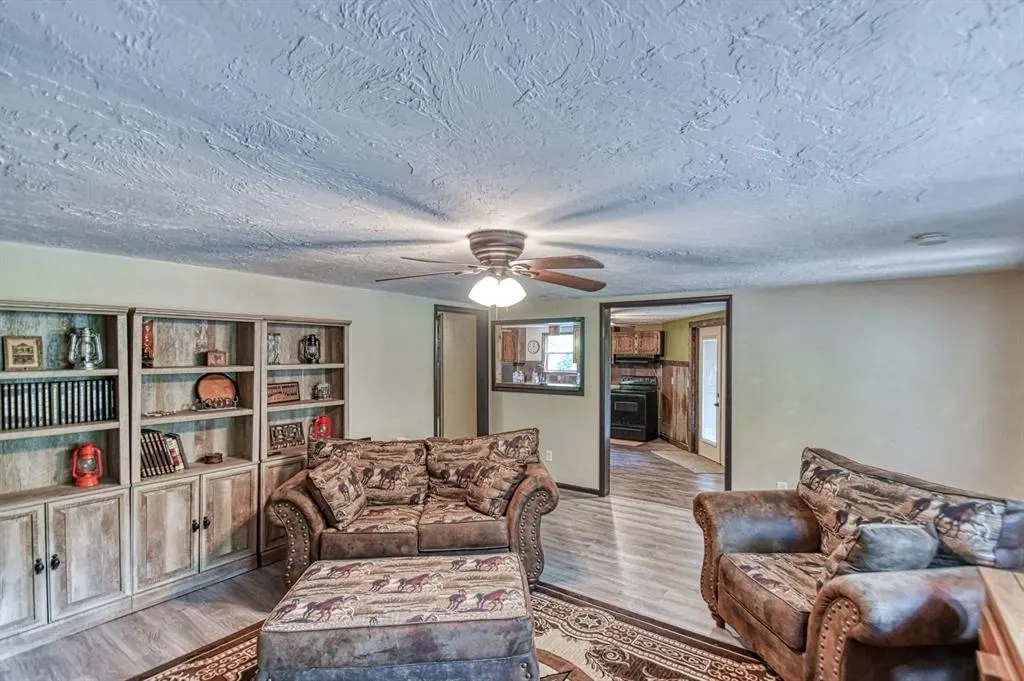 Photo 9 — 21630 E Second Street, Hinton, OK 73047