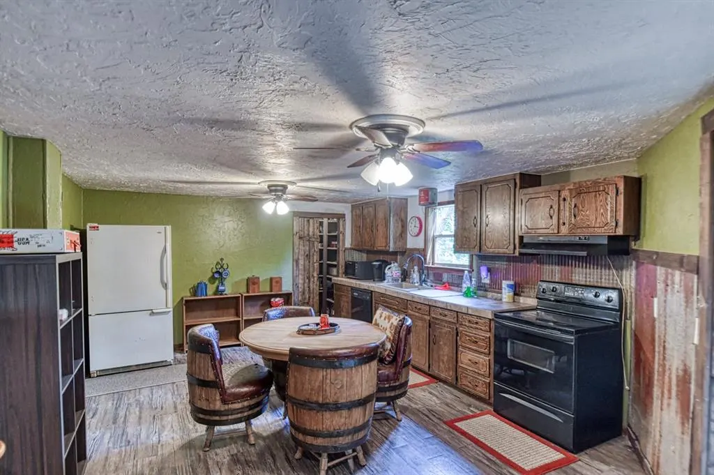 Photo 11 — 21630 E Second Street, Hinton, OK 73047