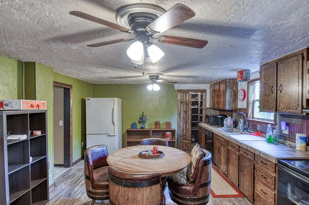 Photo 13 — 21630 E Second Street, Hinton, OK 73047