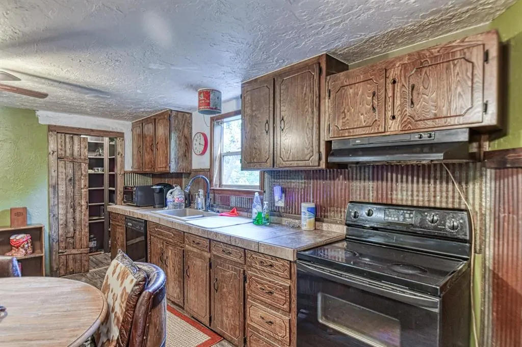 Photo 14 — 21630 E Second Street, Hinton, OK 73047