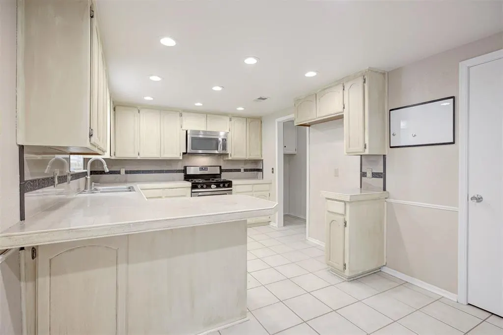 Photo 14 — 8300 S Drexel Place, Oklahoma City, OK 73159