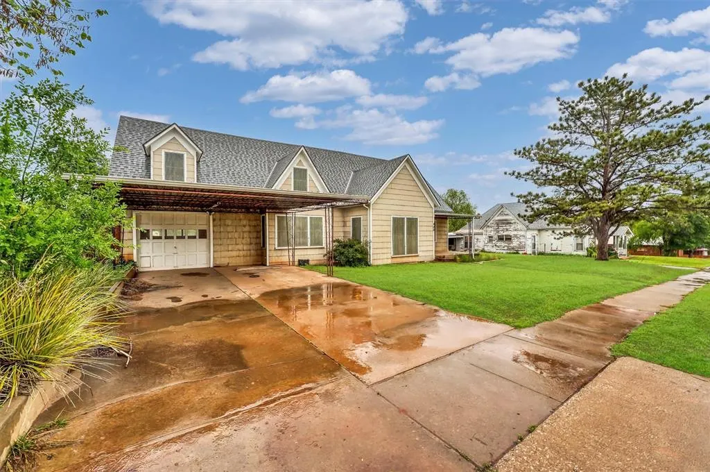 Photo 2 — 406 N 4th Street, Sayre, OK 73662