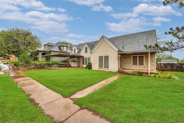 Photo 3 — 406 N 4th Street, Sayre, OK 73662
