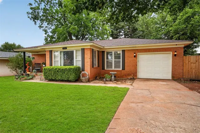 Photo 4 — 1014 W E Avenue, Elk City, OK 73644