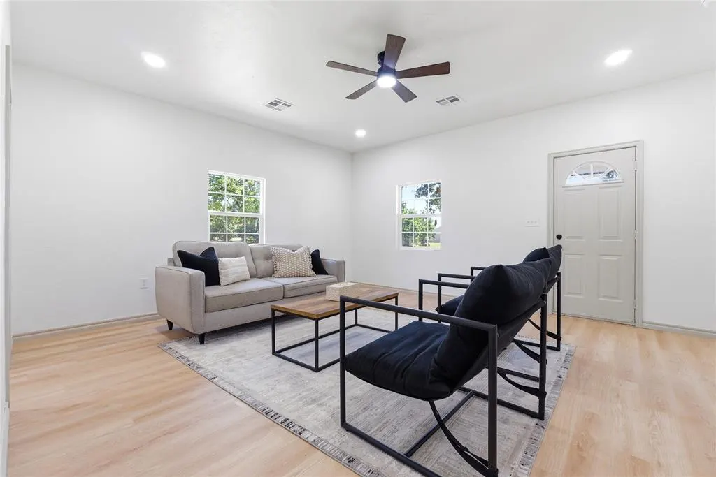 Photo 7 — 201 W Holly Street, Tuttle, OK 73089