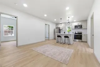 Sold home at 201 W Holly Street
