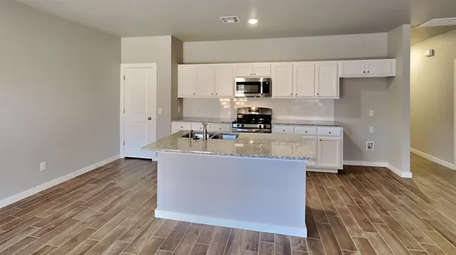 Photo 8 — 12404 Aldrin Way, Oklahoma City, OK 73013
