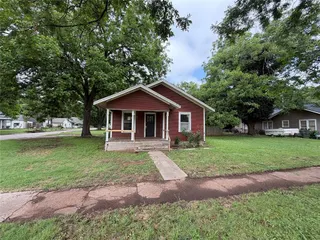 Sold home at 701 E Charles Avenue
