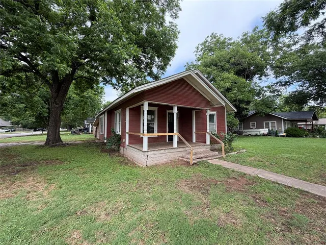 Photo 3 — 701 E Charles Avenue, Pauls Valley, OK 73075