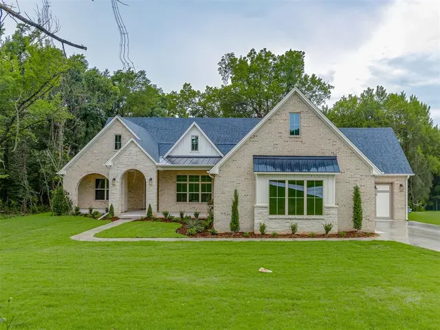 Photo 2 — 13025 Coltrane Road, Edmond, OK 73034