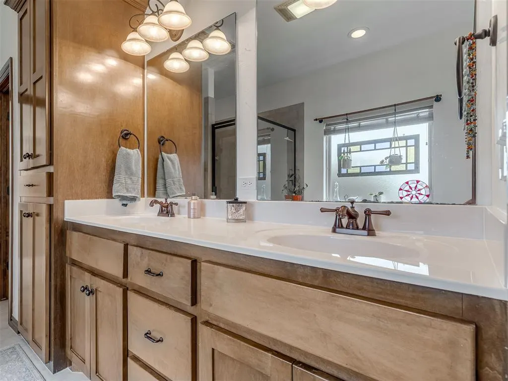 Photo 19 — 10695 NE 4th Street, Midwest City, OK 73130
