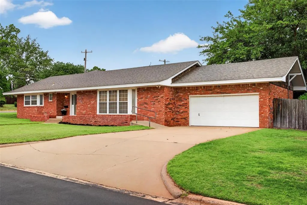 Front exterior — 1003 E Proctor Avenue, Weatherford, OK 73096