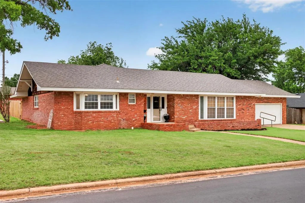 Photo 3 — 1003 E Proctor Avenue, Weatherford, OK 73096