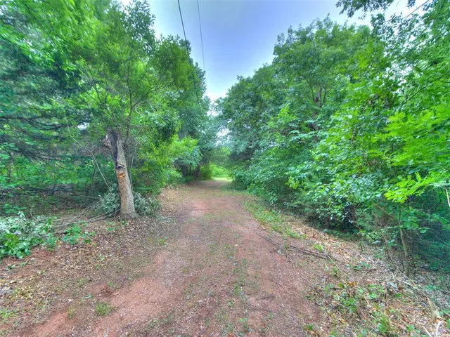 Photo 5 — 1107 Willow Creek Drive, Guthrie, OK 73044