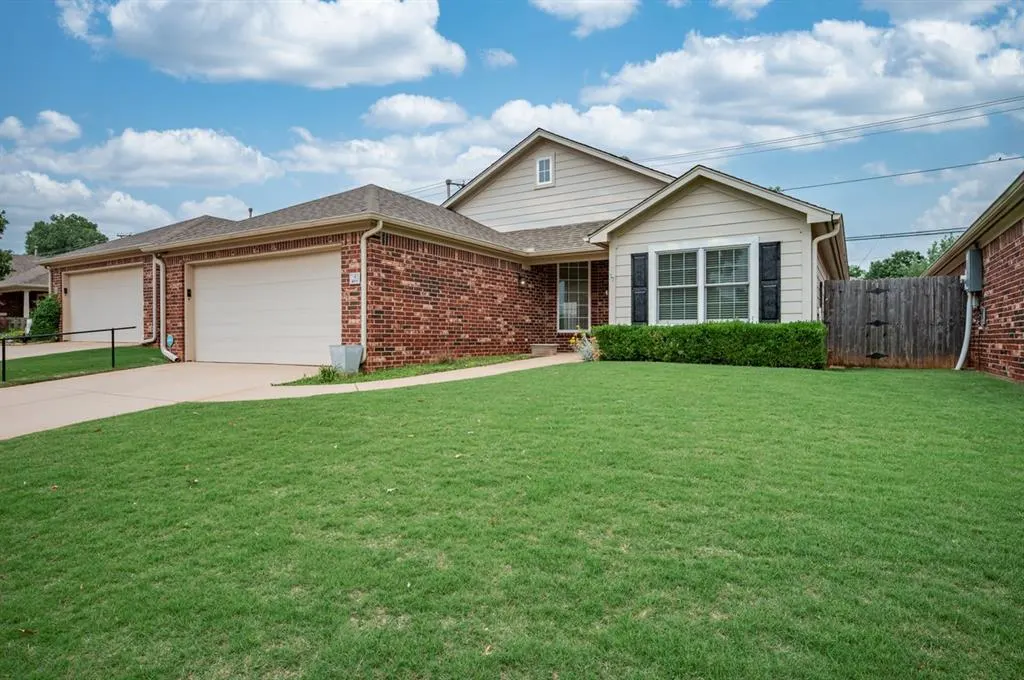 Photo 2 — 2455 Manchester Drive 41, Oklahoma City, OK 73120