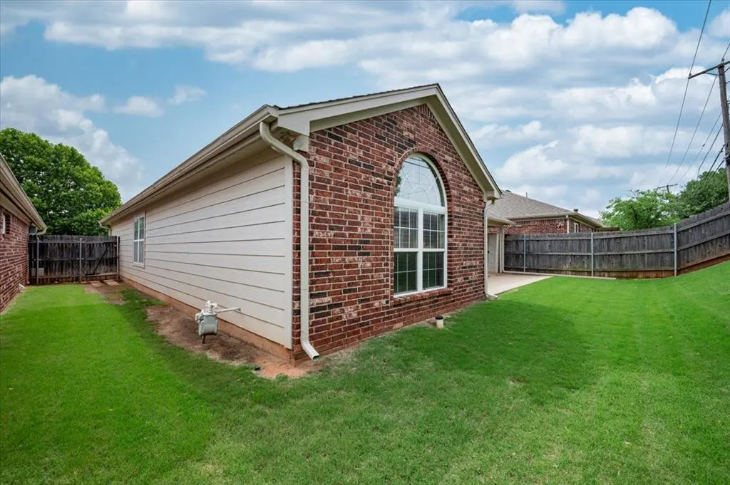 Photo 6 — 2455 Manchester Drive 41, Oklahoma City, OK 73120