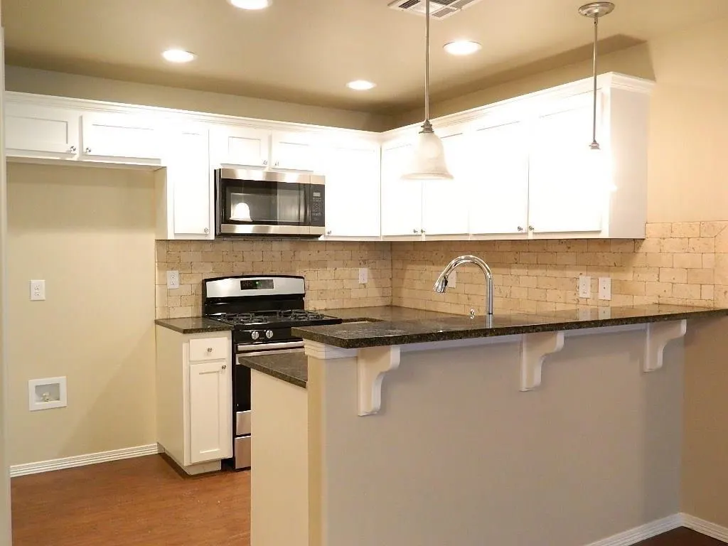 Photo 4 — 204 Saint Charles Way, Midwest City, OK 73130
