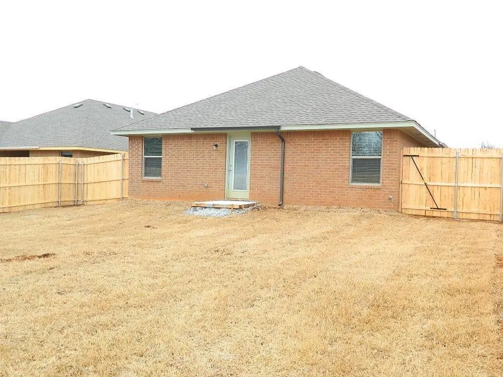 Photo 17 — 204 Saint Charles Way, Midwest City, OK 73130
